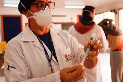 Covid: total de vacinados com 1ª dose no Brasil chega a 27% da população