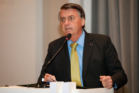 Quase sete horas depois, Bolsonaro se solidariza com familiares de Bruno Covas