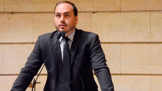 “É preciso saber por que Carlos Bolsonaro participava de reuniões” sobre a pandemia