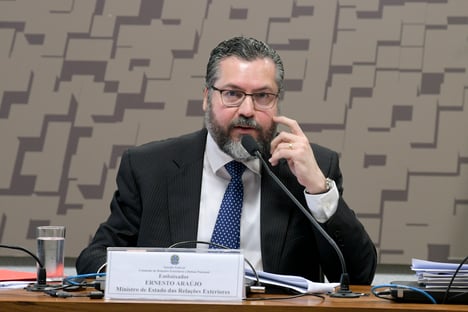 Antigo bunker olavista muda de perfil após saída de Ernesto Araújo