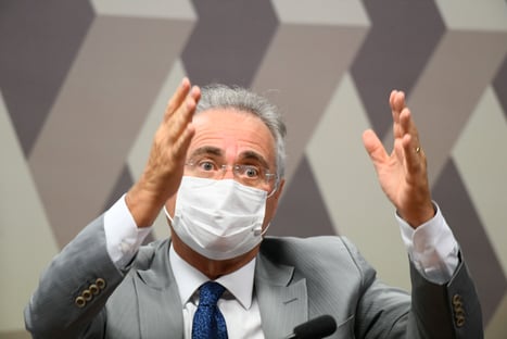 Renan questiona Queiroga sobre novas aglomerações de Bolsonaro