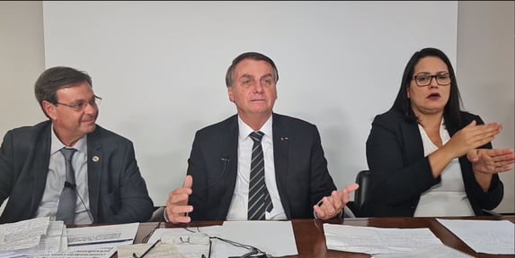 Bolsonaro confirma que Arthur Weintraub foi um dos primeiros a falar com ele sobre cloroquina