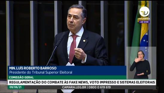 “Todos os senhores foram eleitos por esse sistema”, diz Barroso a deputados