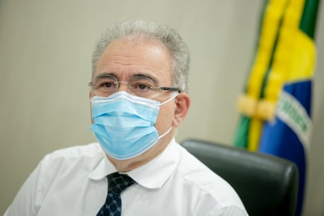 Queiroga diz que Brasil é capaz de vacinar 2,4 milhões por dia