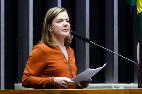 gleisi-pede-que-guedes-explique-emprestimos-direcionados-por-michelle