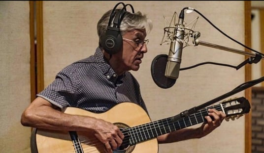 jeronimo-teixeira-caetano-veloso-80-anos-de-ambiguidades