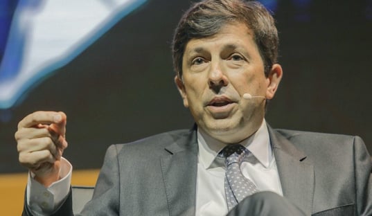 amoedo-compara-proposta-de-bolsonaristas-para-o-stf-ao-chavismo