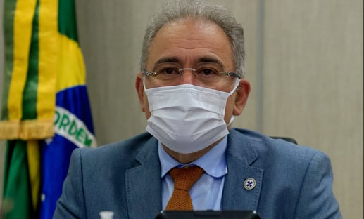 com-covid-queiroga-compartilha-publicacao-contra-vacinas