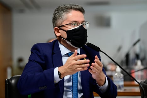alessandro-vieira-pede-que-cpi-envie-ao-stf-mentira-de-bolsonaro-sobre-vacina-e-aids