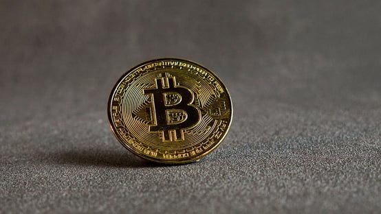 Bitcoin oscila com falsa informação sobre aprovação de ETFs nos EUA