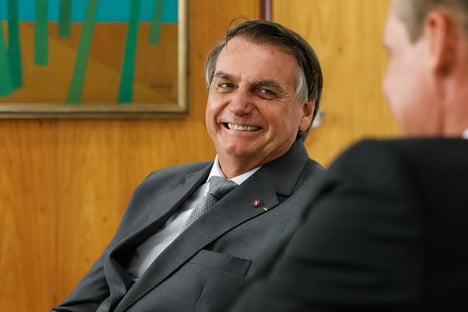 bolsonaro-concede-medalha-do-merito-cientifico-a-si-proprio