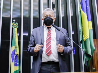 cai-por-terra-explicacao-fajuta-de-bolsonaro-sobre-cartoes-diz-deputado