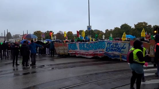 manifestantes-entram-em-confronto-com-policiais-durante-visita-de-bolsonaro-a-padua