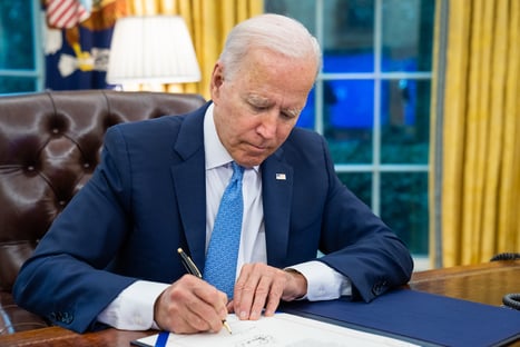 Biden irá recorrer de decisão que suspendeu pílula do aborto