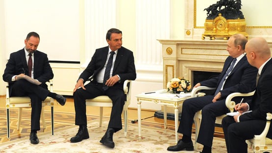 bolsonaro-usa-coturnos-em-encontro-com-putin