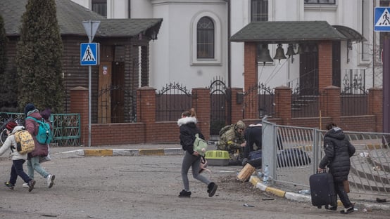 apos-saida-de-operadoras-bancos-russos-planejam-cartao-de-credito-chines