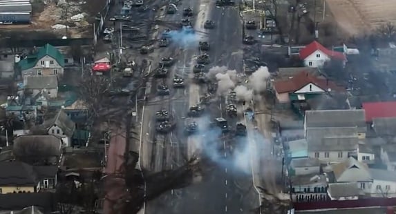 coluna-de-tanques-russos-e-destruida-a-caminho-de-kiev-assista