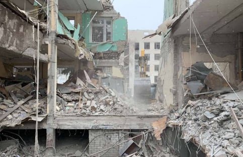 bombardeio-destroi-hospital-psiquiatrico-em-kharkiv-330-pessoas-estavam-no-local