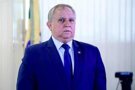 Chora o tempo todo, diz senador sobre Anderson Torres