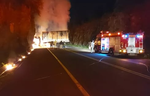 mais-de-30-criminosos-atacam-batalhao-da-pm-e-fazem-refens-no-parana