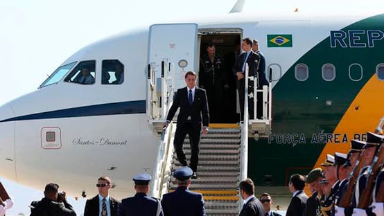 planalto-pretende-gastar-r-16-milhao-com-comida-em-voos-de-bolsonaro