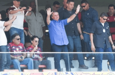 bolsonaro-e-mourao-no-mane-garrincha