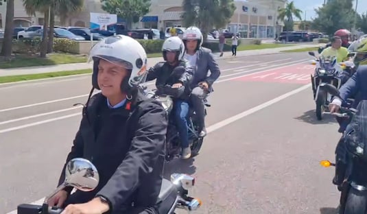 em-orlando-bolsonaro-participa-de-motociata-e-inaugura-consulado