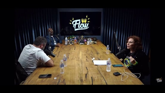 zambelli-xinga-professor-e-interrompe-entrevista-ao-vivo-durante-discussao-em-um-podcast-veja-o-video