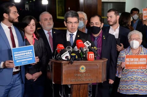 crusoe-cpi-ou-showmicio