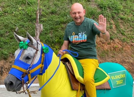 luciano-hang-pede-r-200-mil-de-indenizacao-de-janones