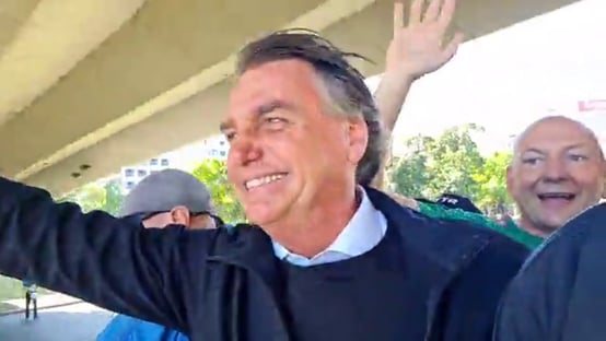 em-copacabana-bolsonaro-volta-a-atacar-lula-falo-palavroes-mas-nao-sou-ladrao
