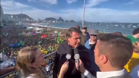 em-comicio-bolsonaro-chama-lula-de-capeta