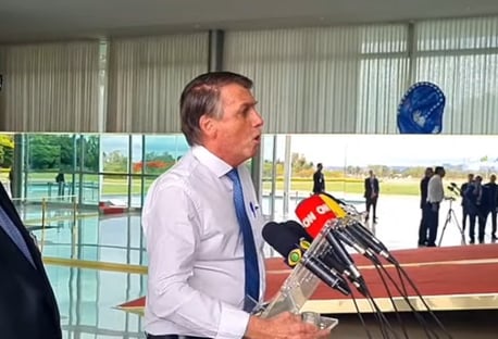 bolsonaro-acusa-moraes-de-usar-a-caneta-para-interferir-nas-eleicoes-tenha-carater