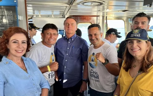 em-campanha-bolsonaro-participa-do-cirio-de-nazare