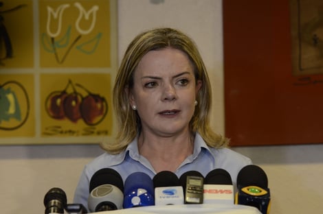 nao-e-papel-dos-militares-opinar-sobre-o-processo-politico-diz-gleisi