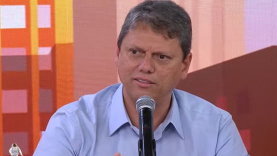 tarcisio-diz-que-com-certeza-vai-retirar-cameras-de-fardas-de-pms