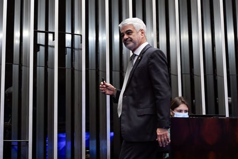 humberto-costa-fala-em-refazer-mais-medicos-sem-estrangeiros