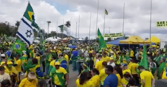 em-brasilia-bolsonaristas-mantem-ato-em-frente-ao-qg-do-exercito