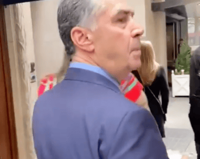 video-perdeu-mane-nao-amola-diz-barroso-a-manifestante-em-nova-york