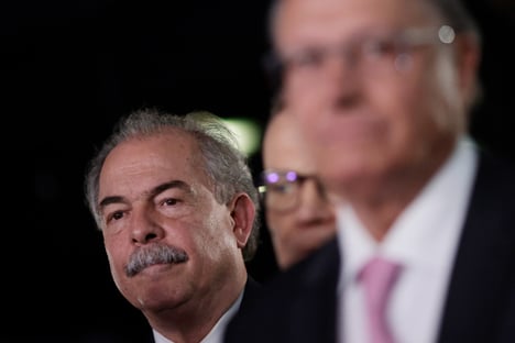 mercadante-derruba-bolsa-e-faz-dolar-disparar-nesta-manha