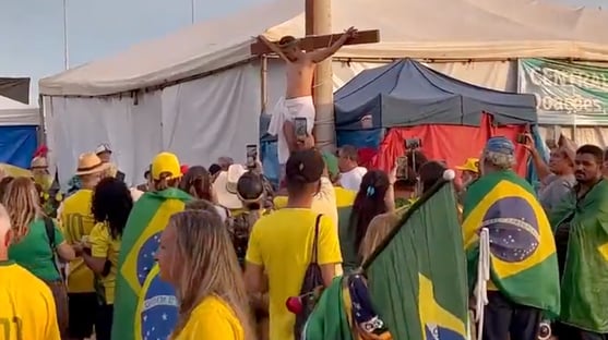 video-a-crucificacao-de-jesus-no-qg-do-exercito