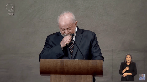 lula-chora-ao-falar-da-falta-de-diploma-universitario