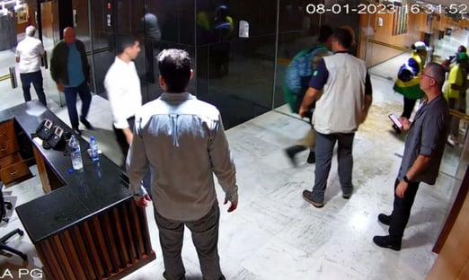 Moraes dá 30 dias para PF concluir perícia em imagens do Planalto no 8/1