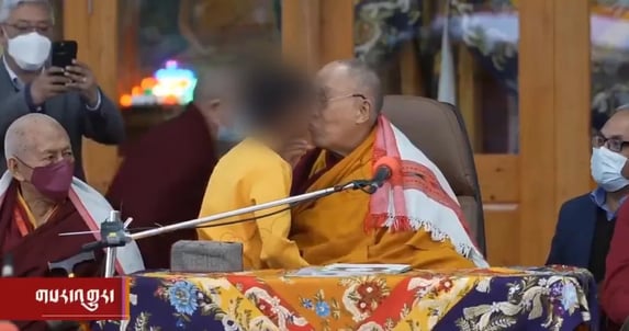 Dalai Lama pede desculpas após pedir a garoto para 