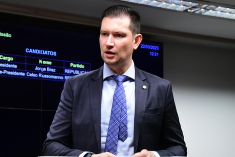 Deputado quer usar fundão eleitoral para quitar o INSS