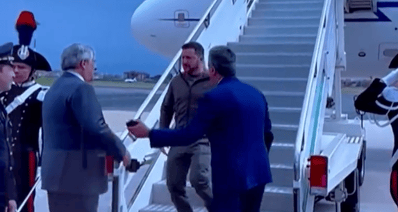 Zelensky chega a Roma para encontro com o papa Francisco