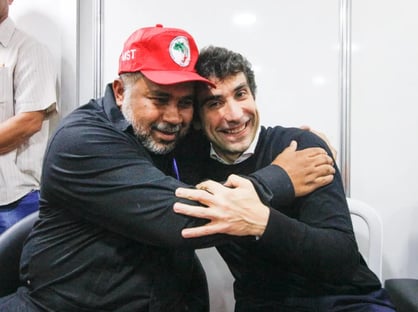 GalÃ­polo abraÃ§a MST