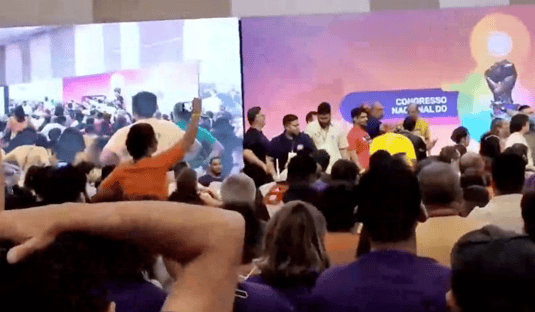 Sâmia Bomfim pede expulsão de militante envolvido em briga no congresso do PSOL