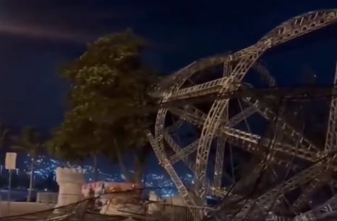 Árvore de natal de 50 metros desaba em Niterói, RJ