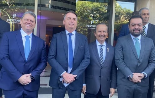 Comitiva de Bolsonaro para posse de Milei reúne governadores